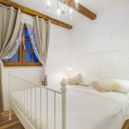 House For Rent Leila *