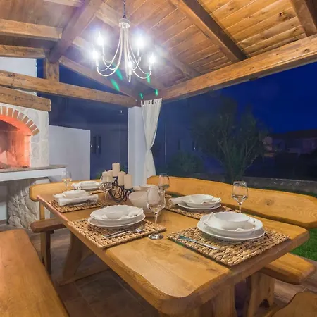 House For Rent Leila *