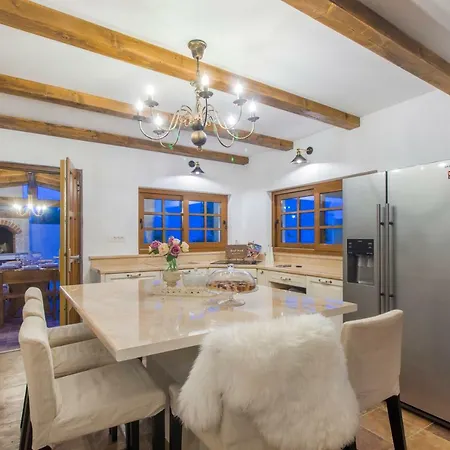 House For Rent Leila *