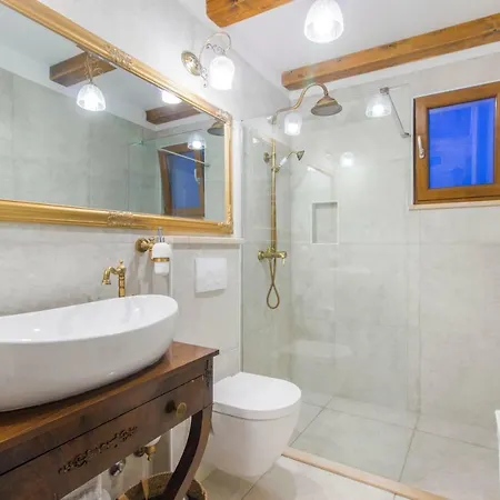 House For Rent Leila *