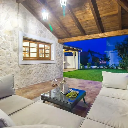 Ferienhaus House For Rent Leila Šibenik