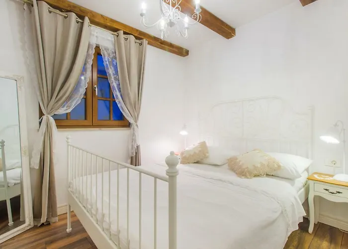 House For Rent Leila *