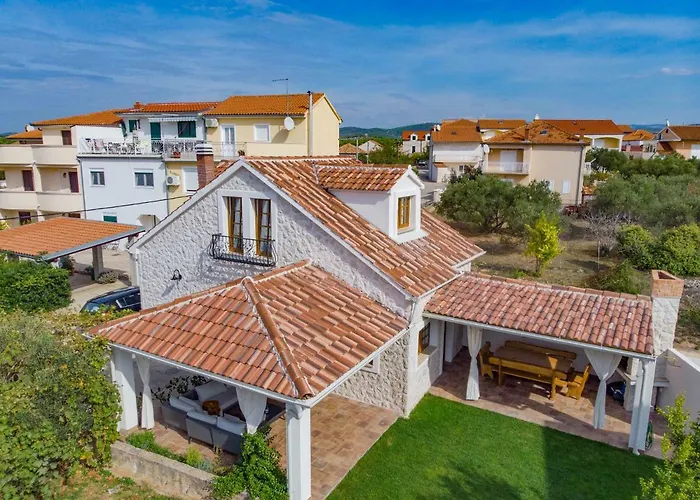 House For Rent Leila *