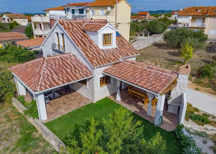 House For Rent Leila