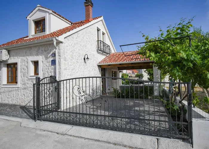 Vikendica House For Rent Leila Sibenik